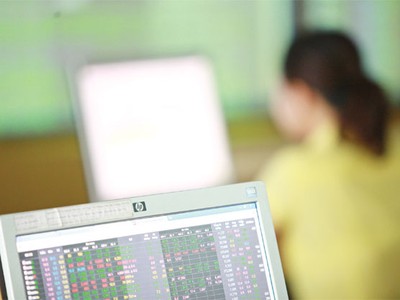 Bộ Tài chính bất ngờ muốn trao thêm quyền cho UBCK